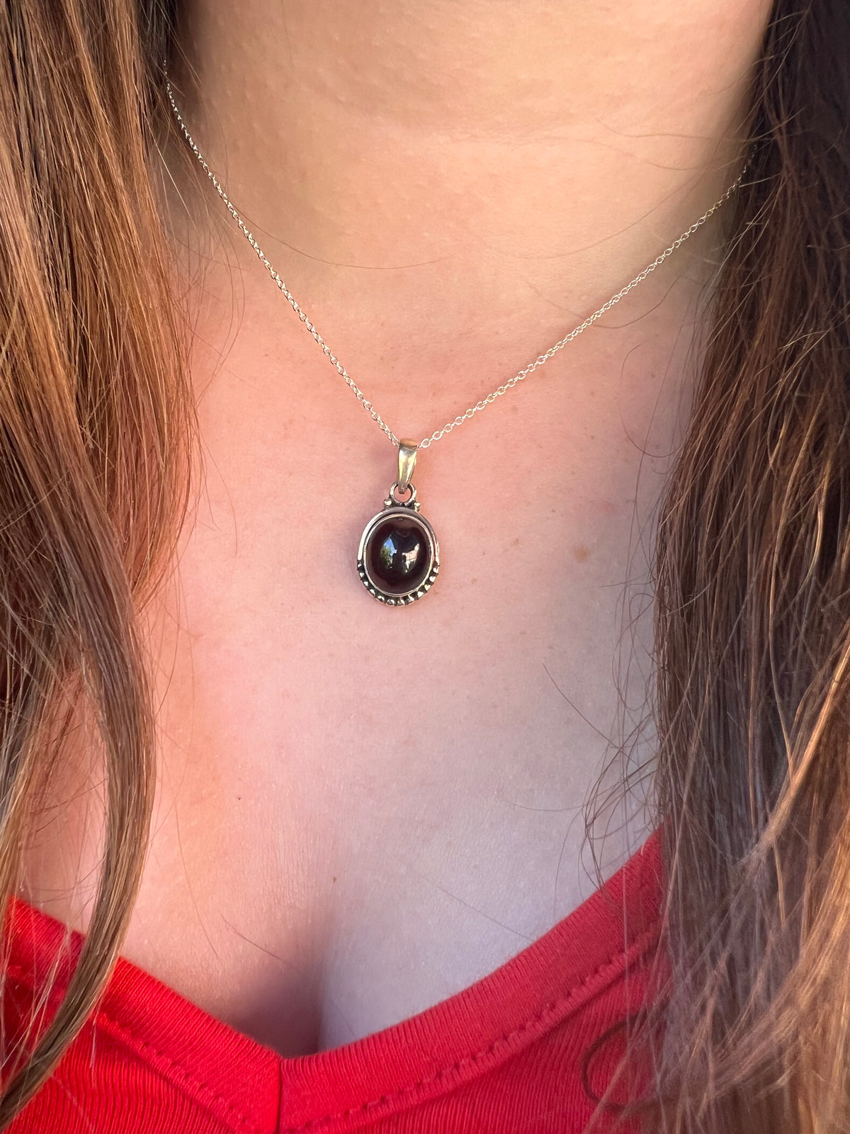Garnet Oval Oval Dot Silver Necklace