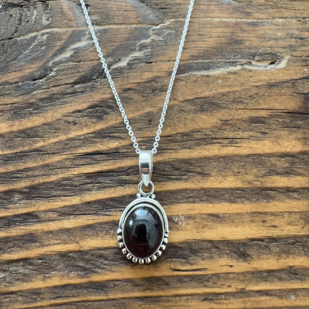 Garnet Oval Oval Dot Silver Necklace
