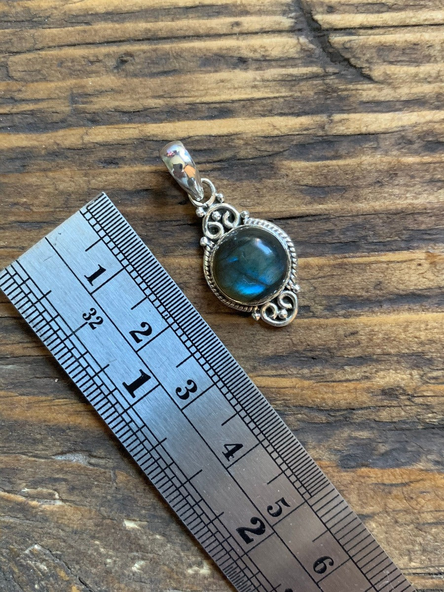 Delicate Ornate Silver Labradorite Boho Pendant Necklace by Springwaves