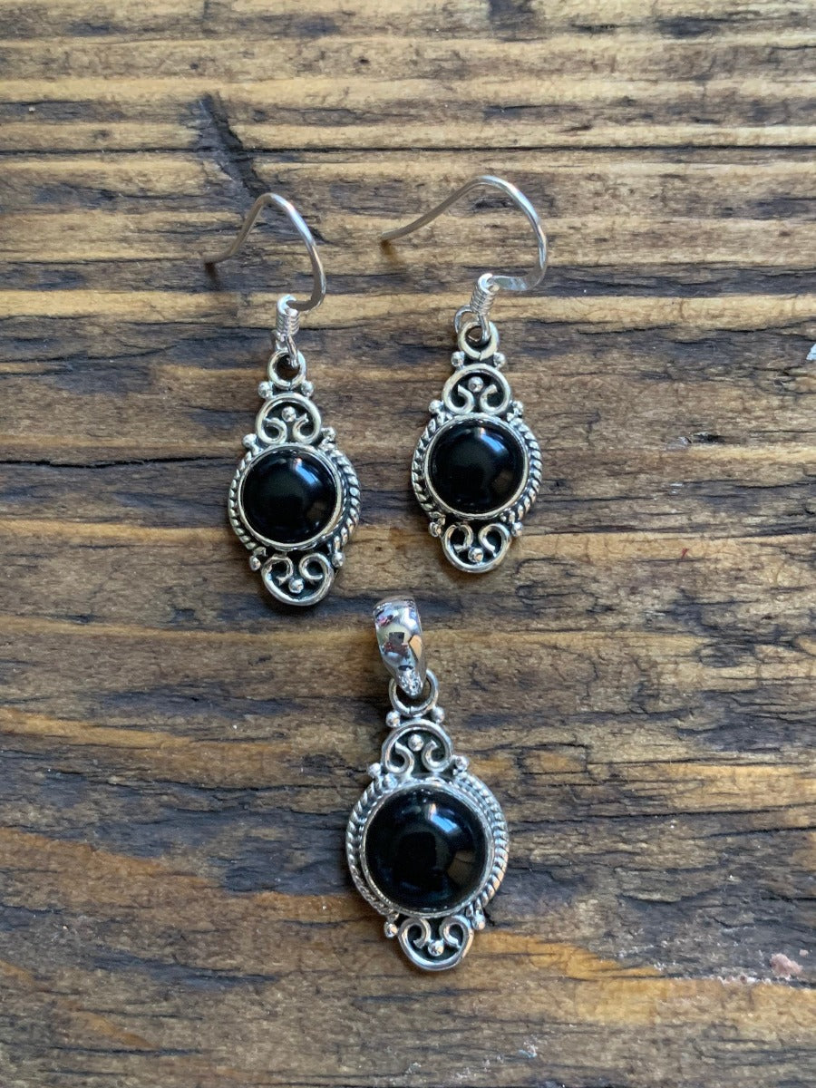 Black Onyx Dainty Elegant Flower Pendant Necklace by Springwaves