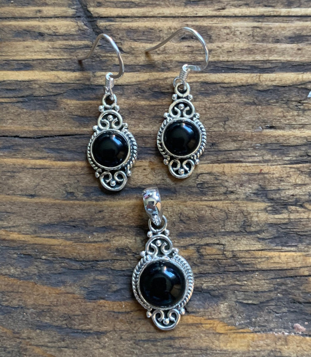 Delicate Black onyx earrings by Springwaves
