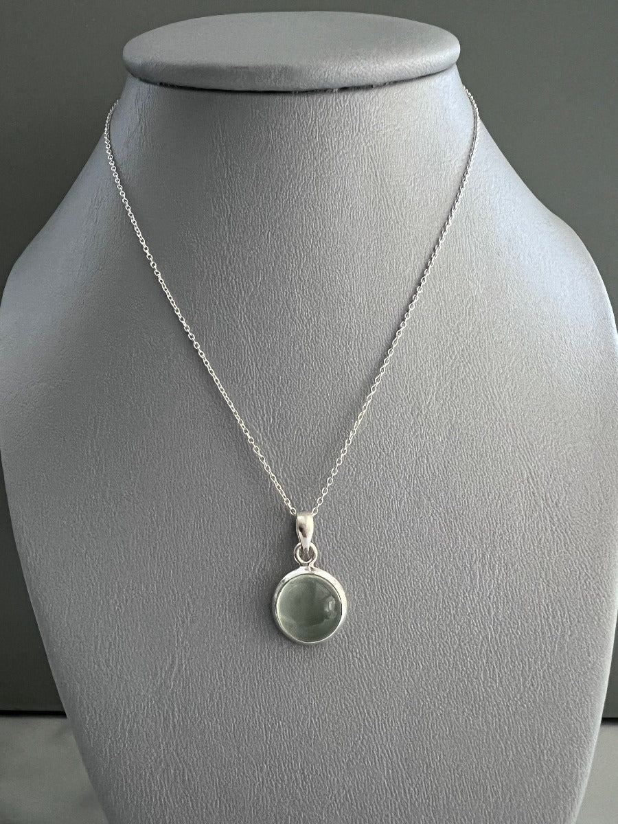 Labradorite Minimalist Round Necklace by Springwaves