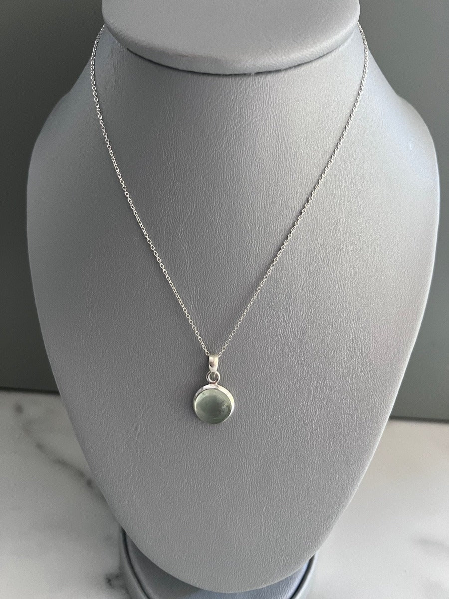 Labradorite Minimalist Round Necklace by Springwaves